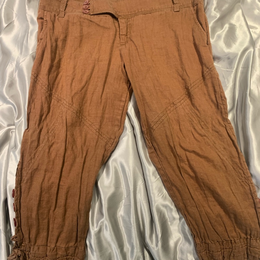 Bebe knee high pants